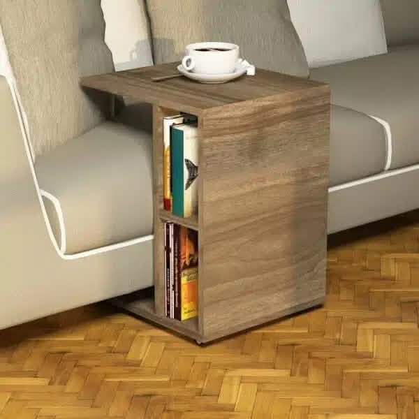 طاولة جانبية بتصميم كلاسيكي