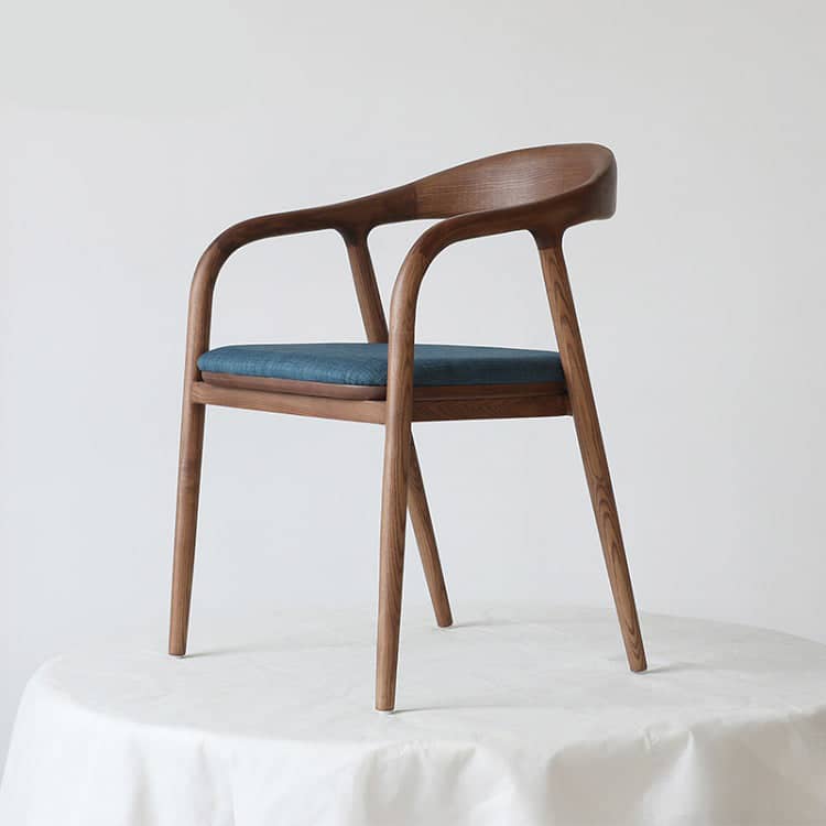 كرسي خشبي بتصميم أنيق - BAYTK-homznia