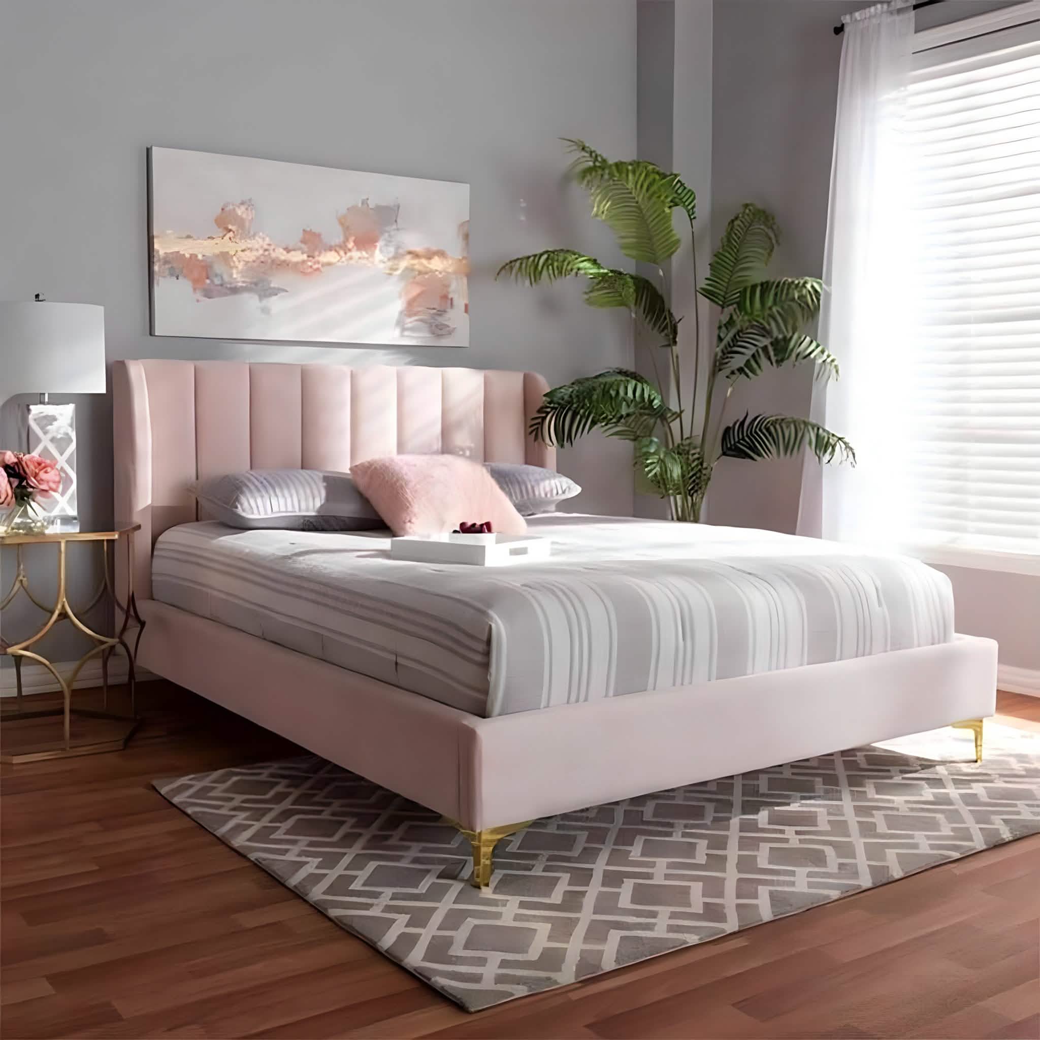 سرير بتصميم جذاب